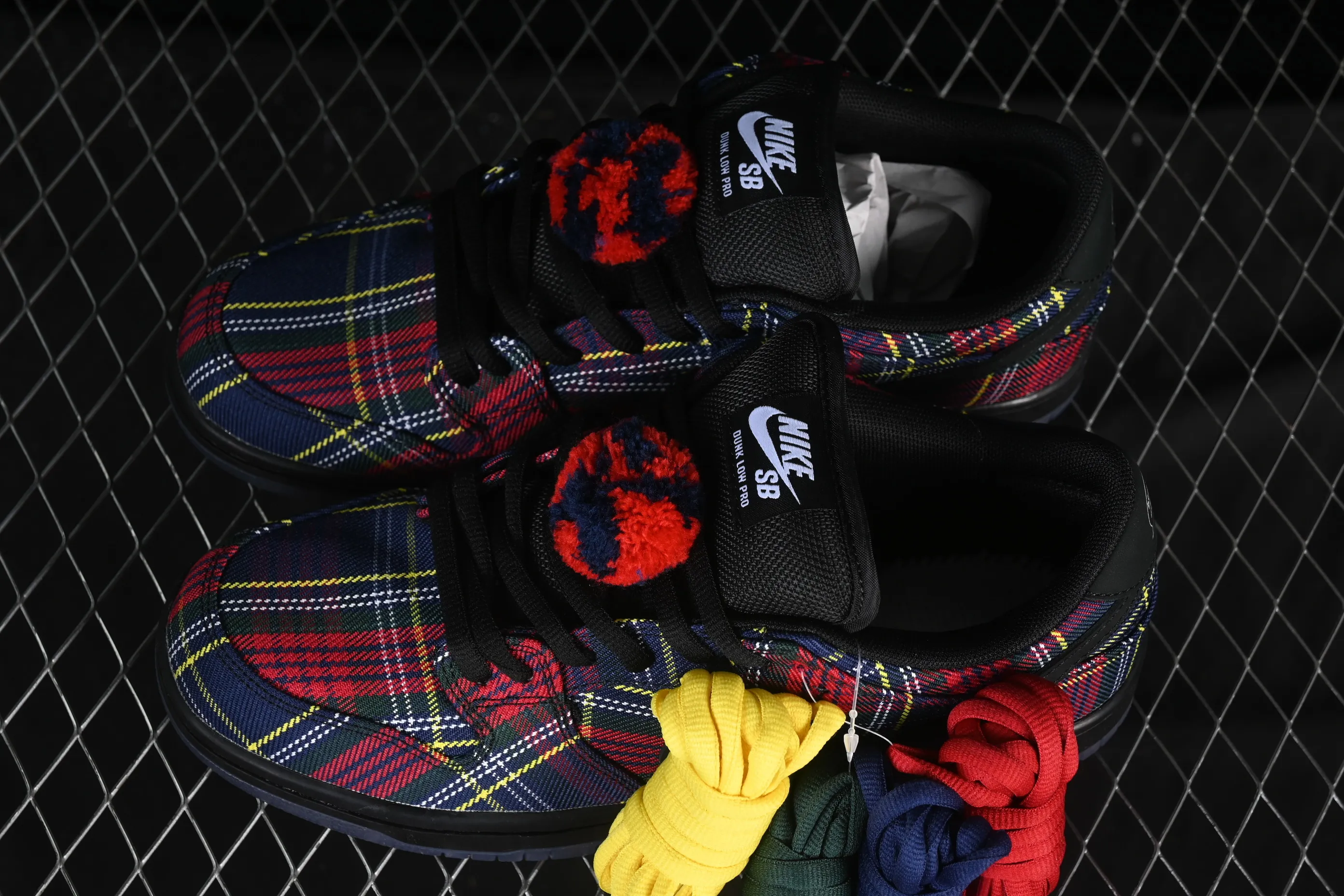 All categories Nk SB Dunk series Nk SB Dunk Low low-top sneakers Nike SB Dunk Low "Nardwuar" joint model Scottish plaid low-top casual skateboard shoes II1493-600